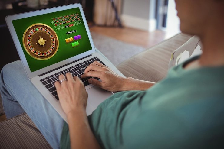 Antarmuka platform sgp77 menampilkan menu sportsbook, kasino langsung, dan permainan slot